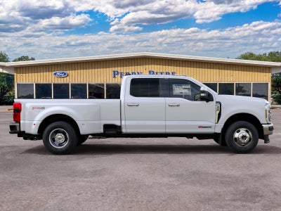2027 Ford Super Duty F-350® Lariat®